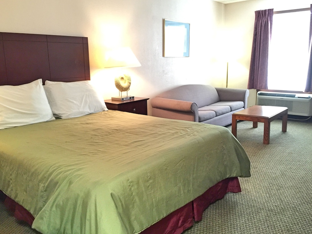 SUITE, KING BED