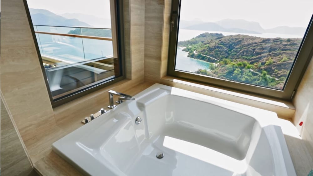 Executive, Suite, King Bed, Sea View, D Maris Bay 3/3
