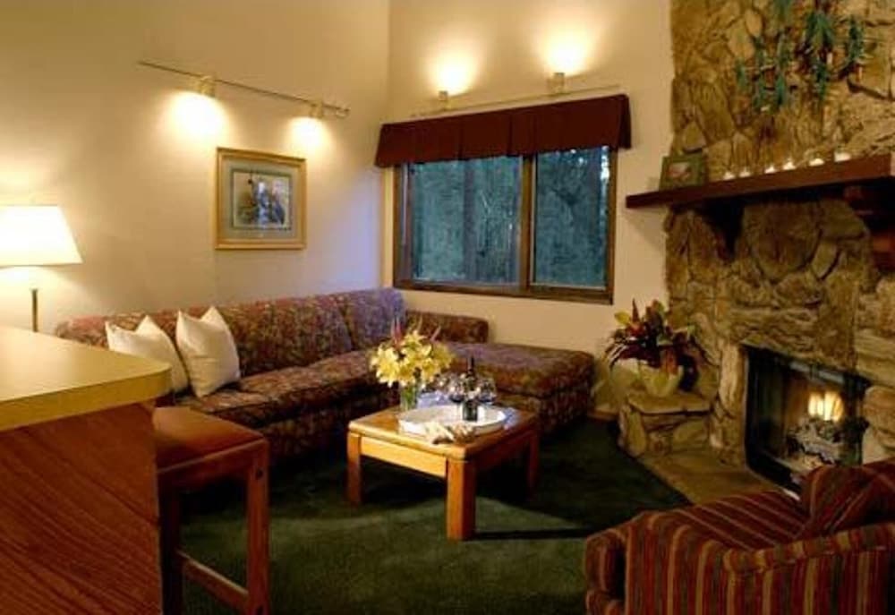 Getaways at Snow Lake Lodge 25/50