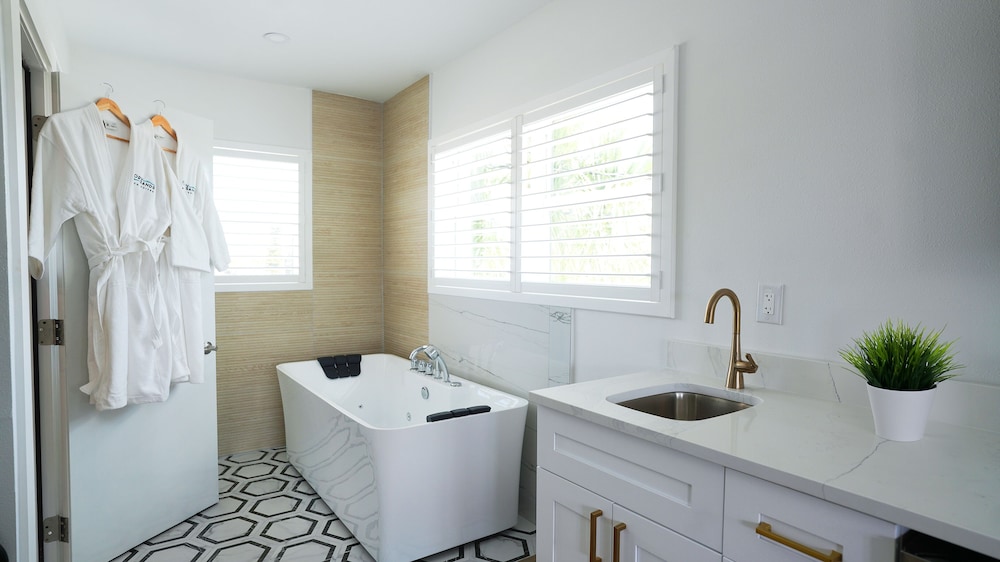 Ivory Sands Beach Suites 47/50