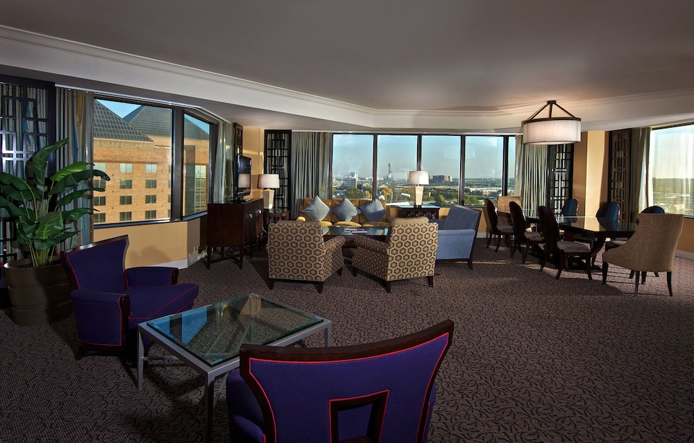 Hilton Anatole 56/90