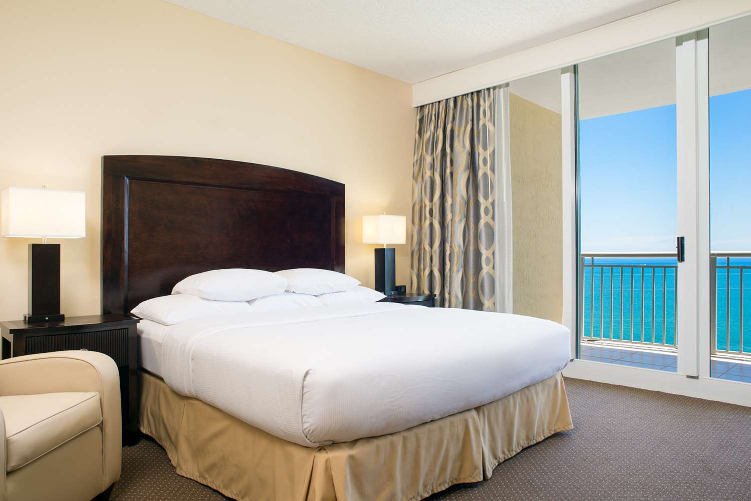 جناح بإطلالة على البحر بـ3 غرف نوم، Doubletree By Hilton Ocean Point Resort – North Miami Beach 2/5
