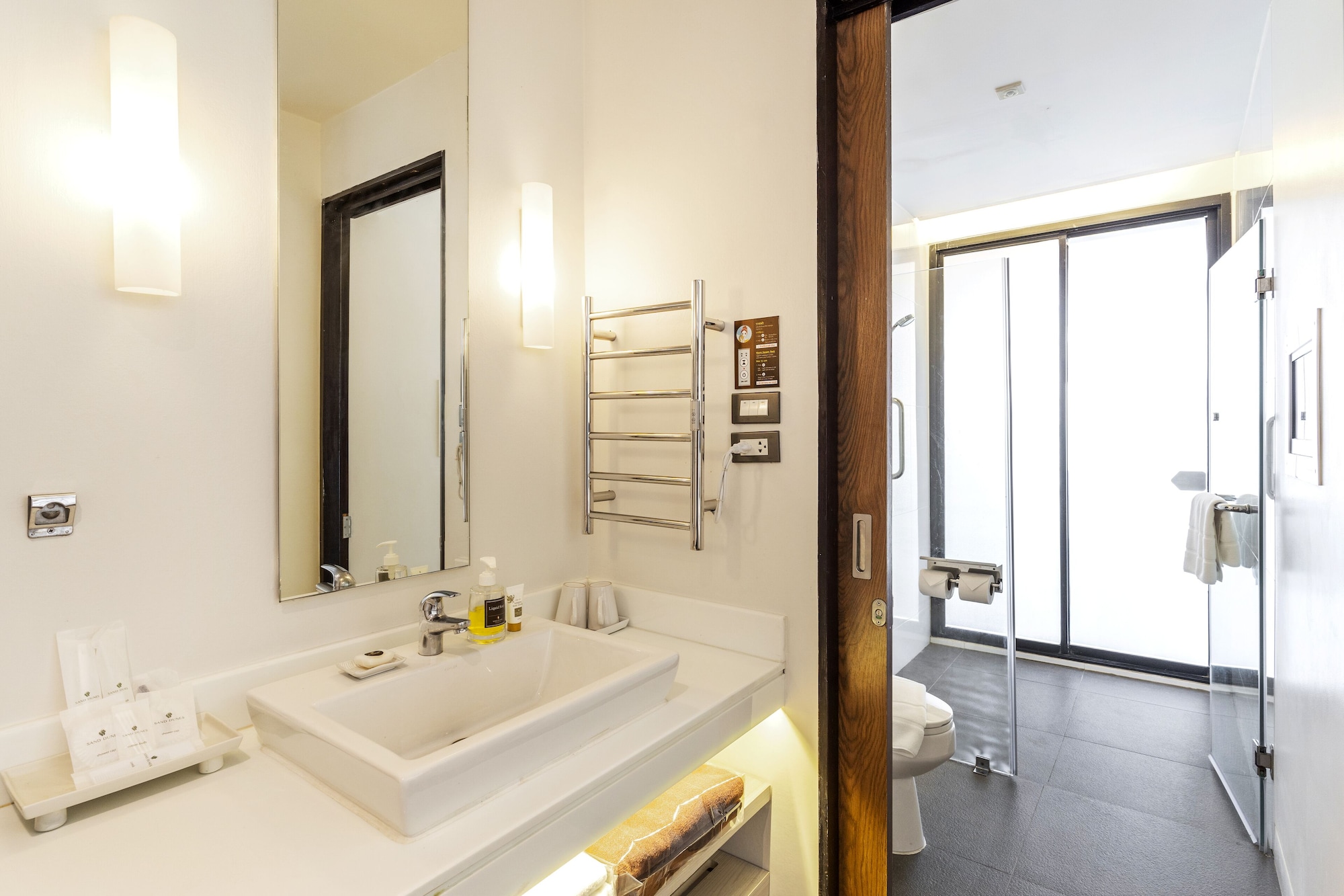 Room, Pool Access