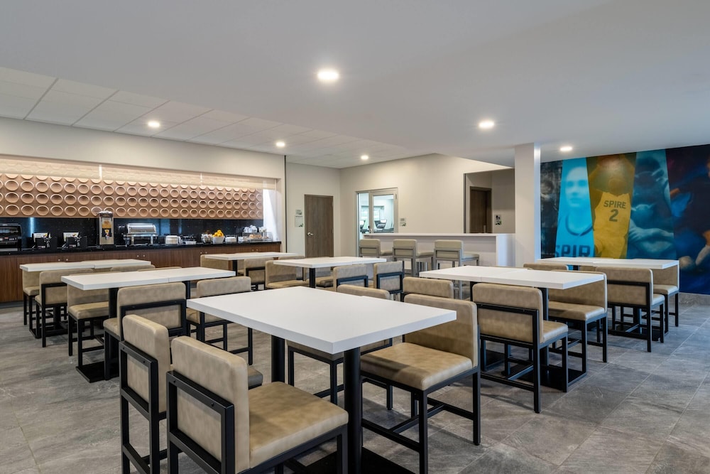 Wingate by Wyndham Geneva at SPIRE Academy 37/56