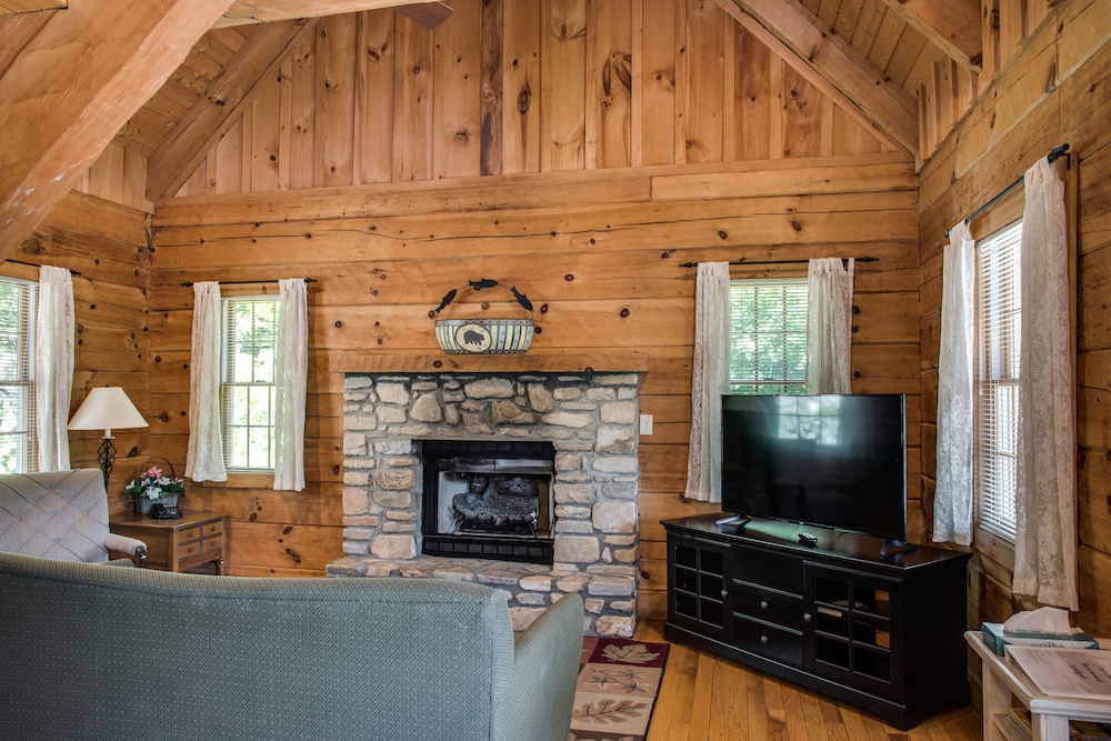 Boxwood Lodge Blowing Rock near Boone-University 13/76