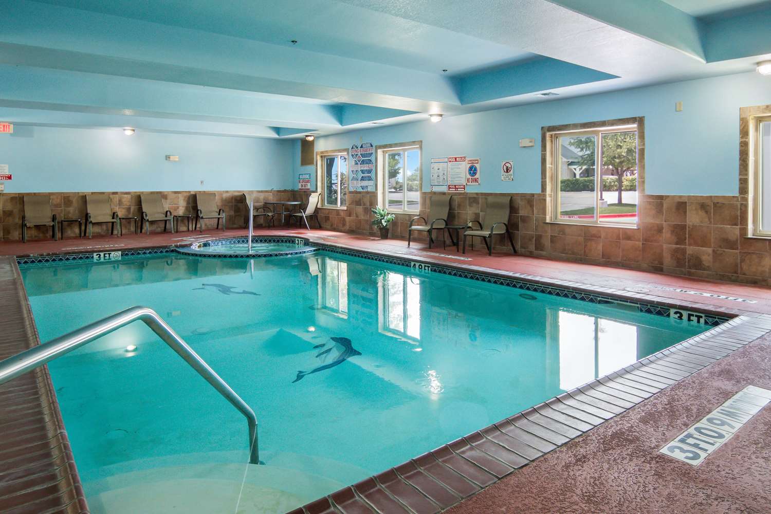 Clarion Inn & Suites Weatherford South 18/33