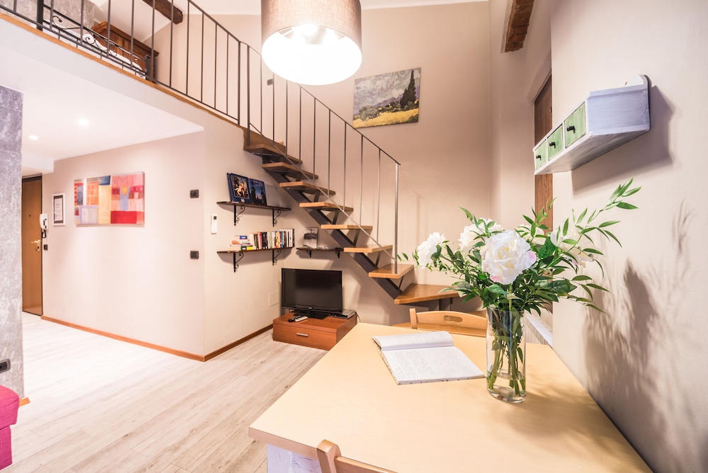 A Few Steps to The Duomo Elegant 2BD Apt 19/29