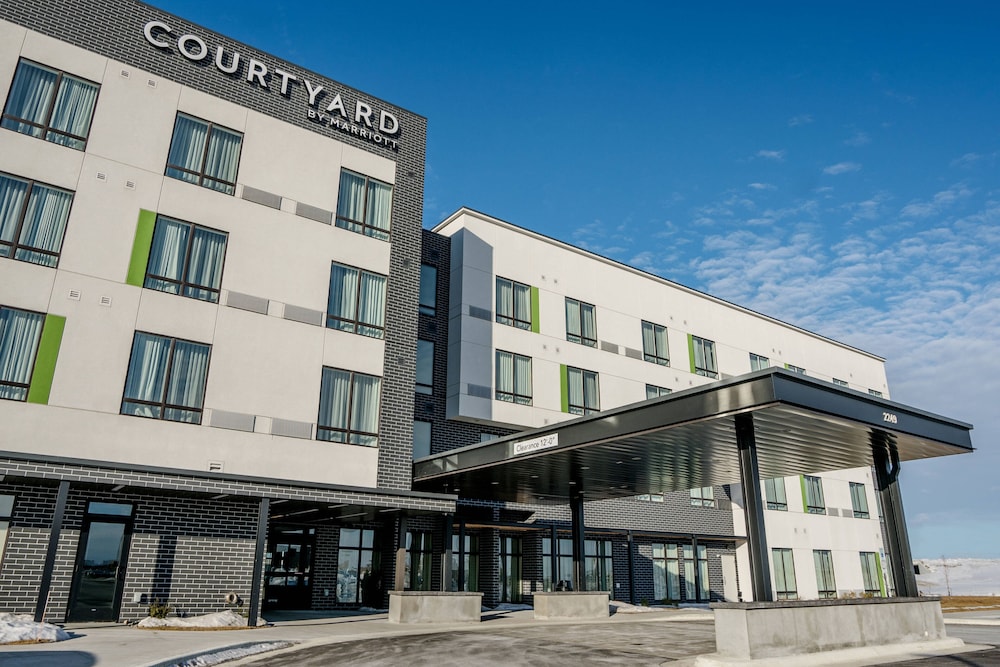 Courtyard Fargo 4/65