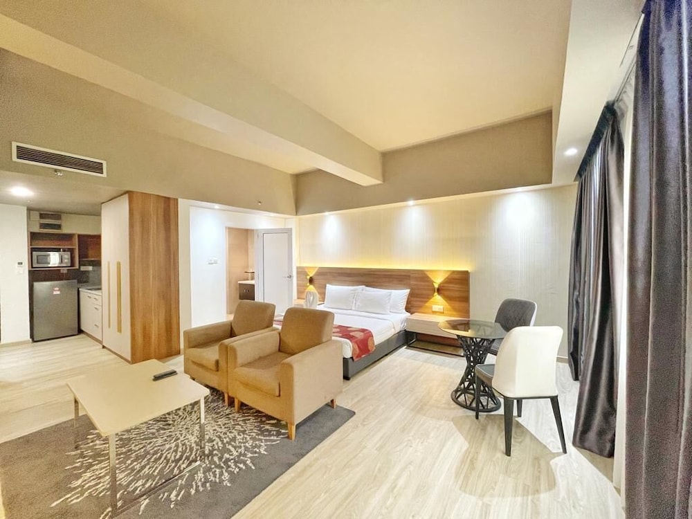 The Avenue M Hotel 9/26