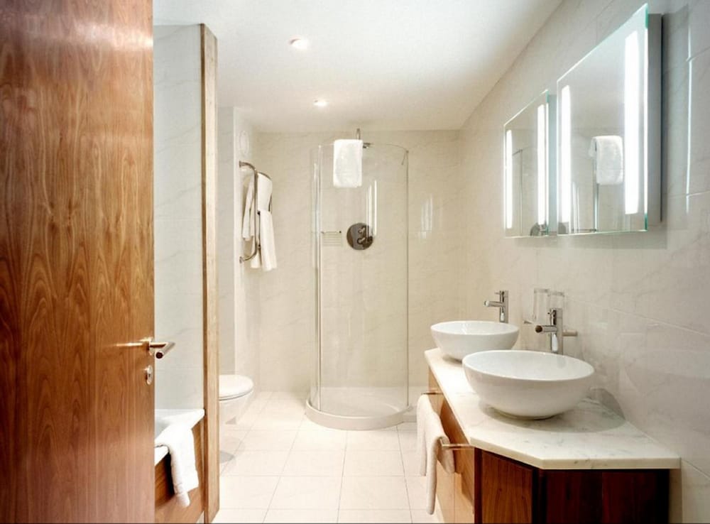 Manor West 45/48