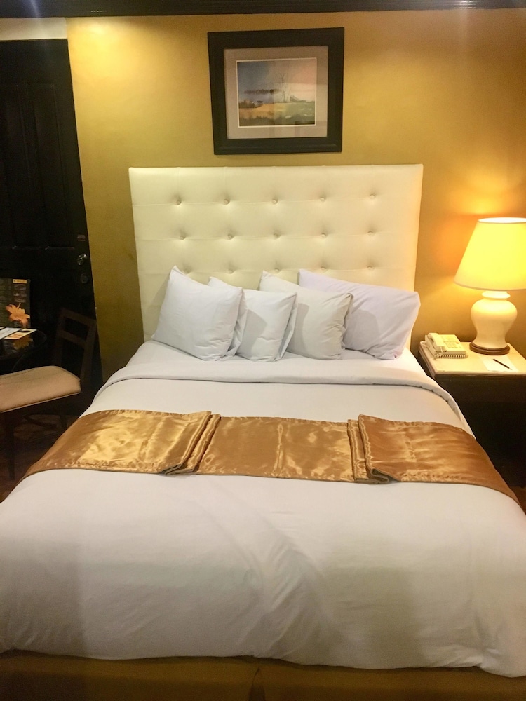 Lourdes Family Suites Makati powered by Cocotel 11/41