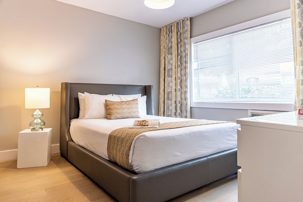 One Bedroom Queen Suite