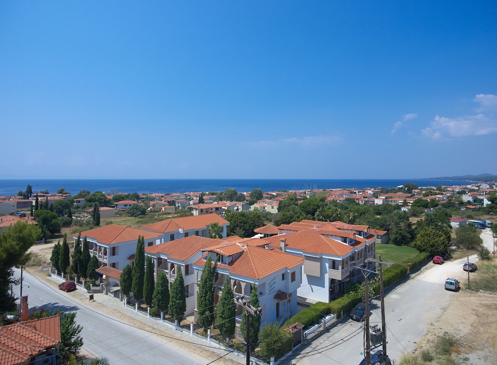 Acrotel Lily Ann Village 45/50