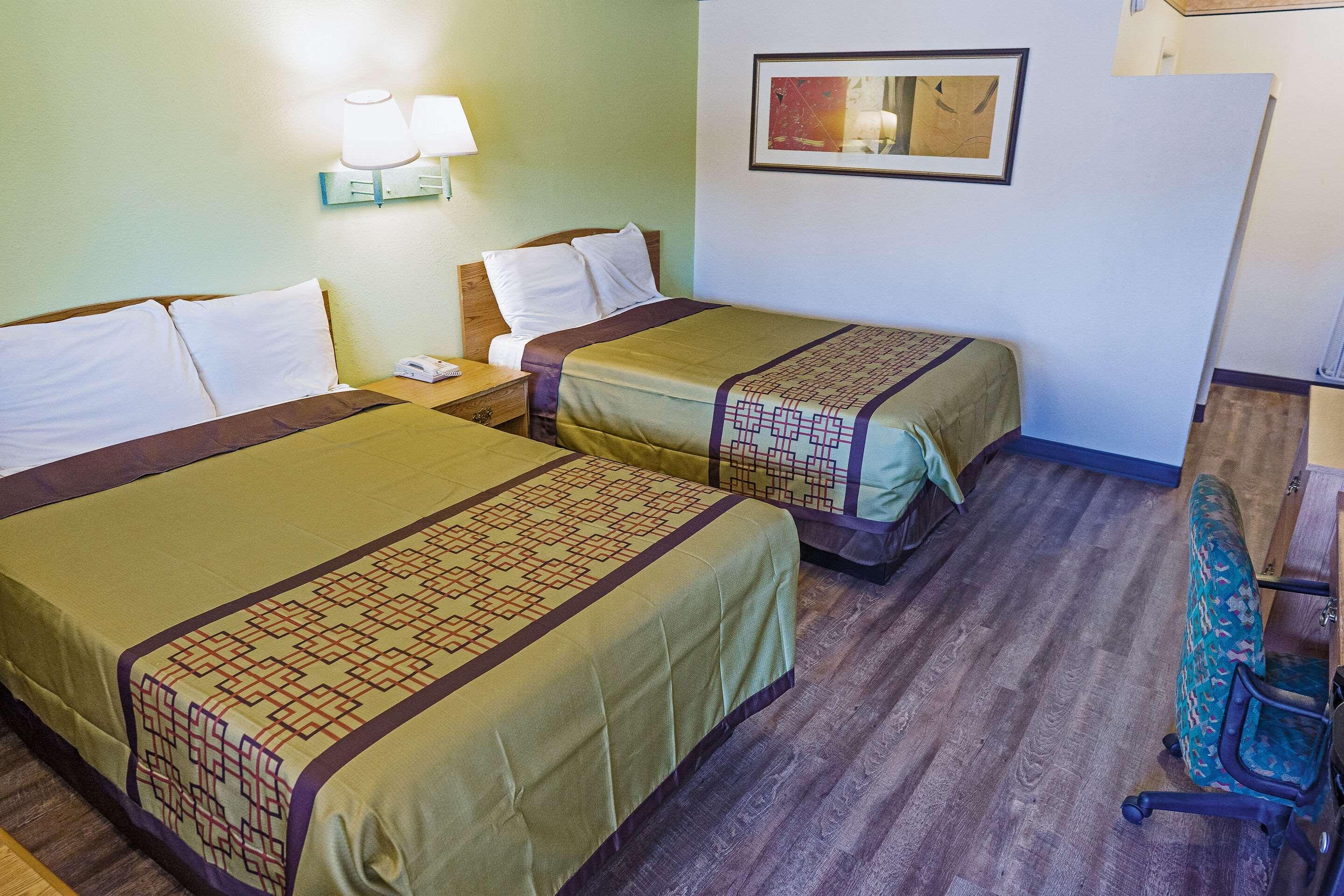 ROOM, 2 DOUBLE BEDS