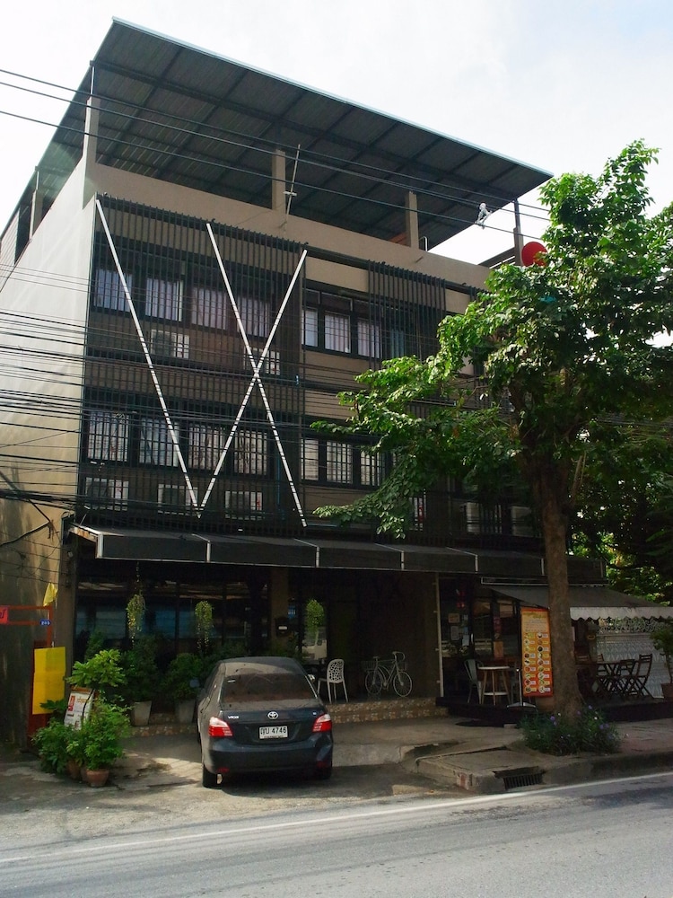 VX The Fifty Hostel 51/55