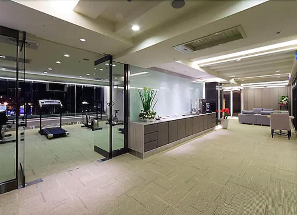 Urban Hotel 33 14/69