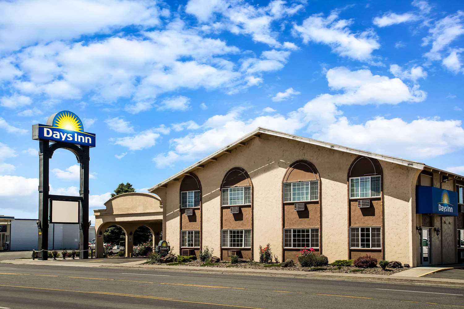 Days Inn By Wyndham Yakima 2/37