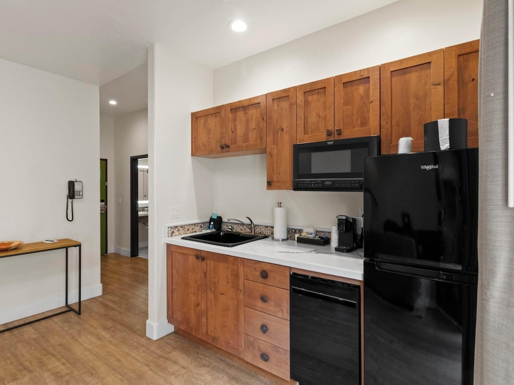 Bluff Dwellings Resort 17/67