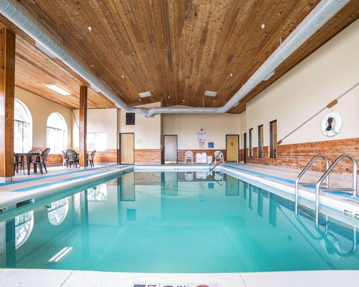 FairBridge Inn and Suites Glendive (ex Comfort Inn) 16/30