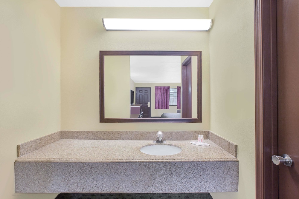 Days Inn by Wyndham Fayetteville 8/14