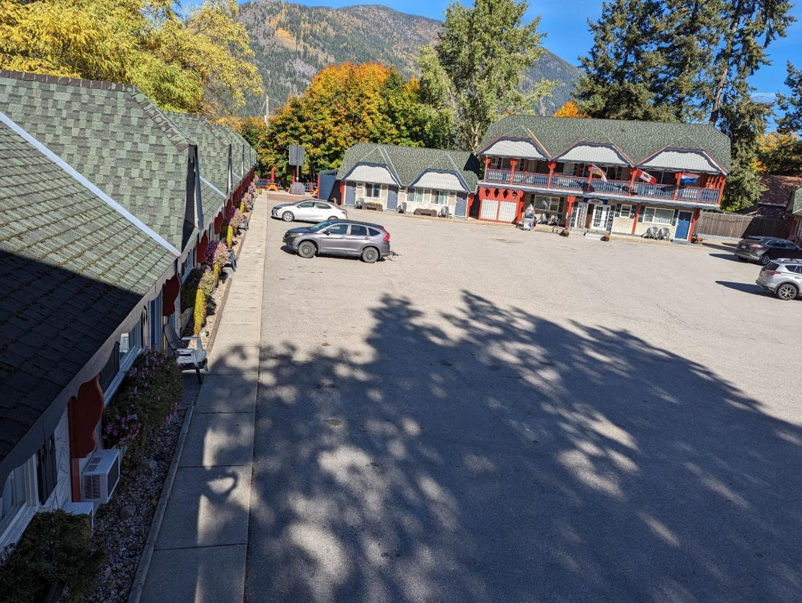 Alpine Inn & Suites 34/50