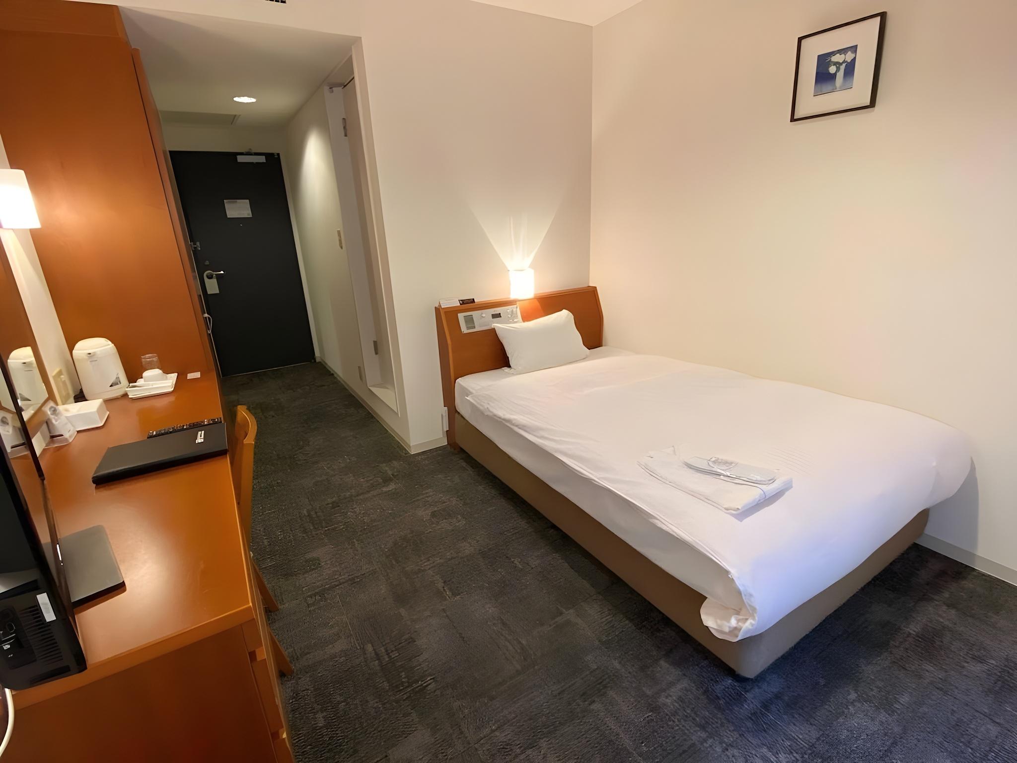 Semi Room, Semi Double Bed