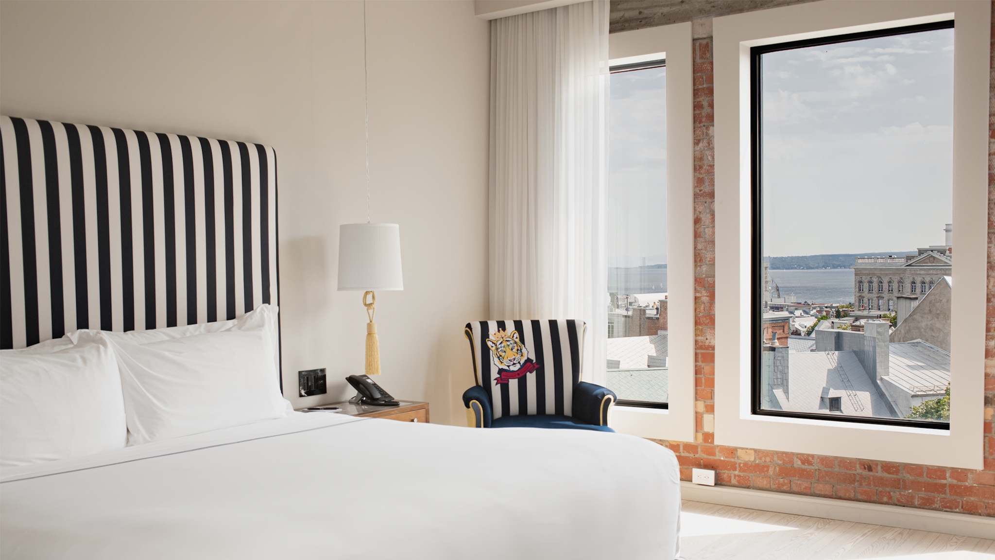Monsieur Jean Hotel 25/68