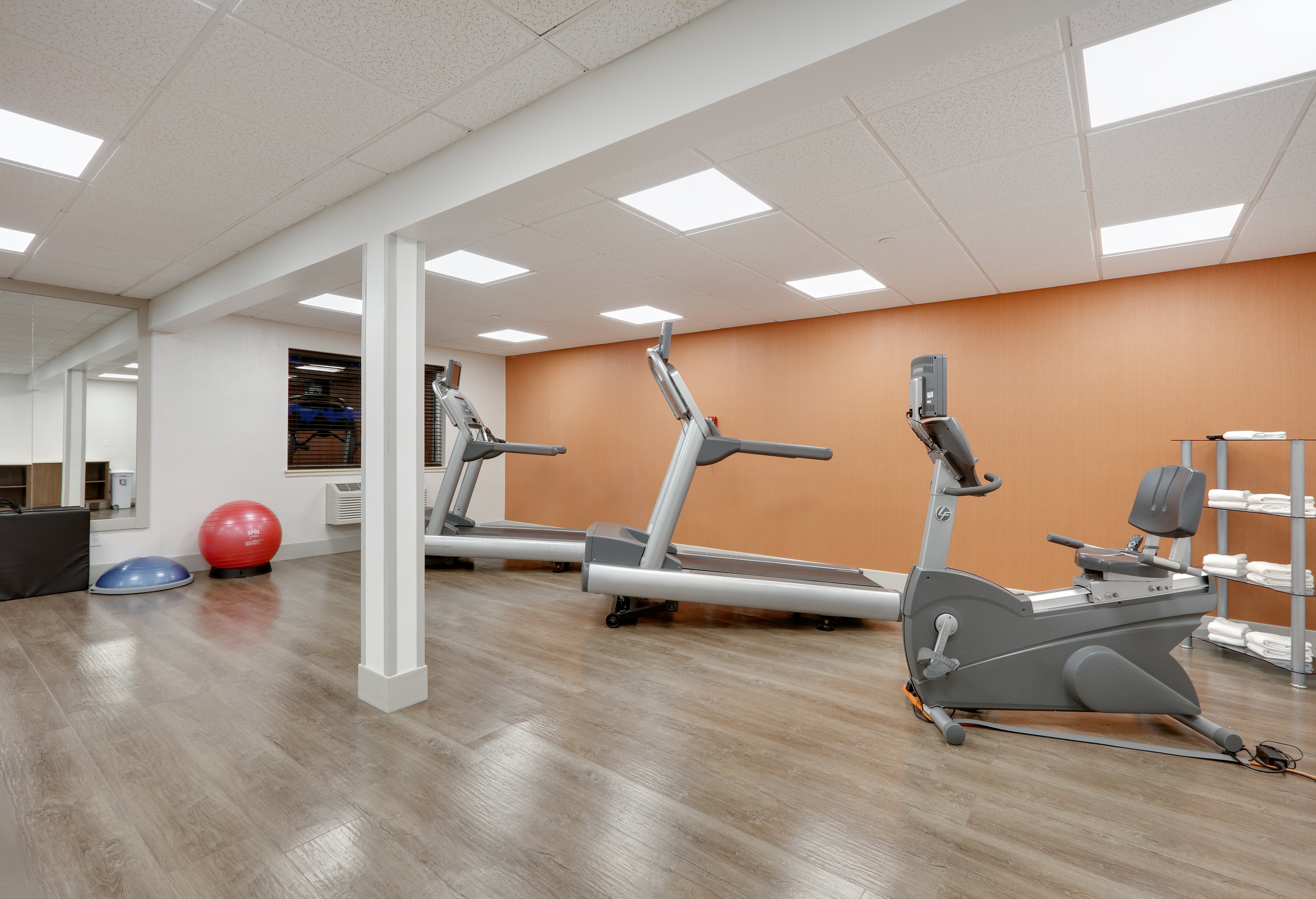 Holiday Inn Express Hotel Suites Scottsbluff Gering 36/57