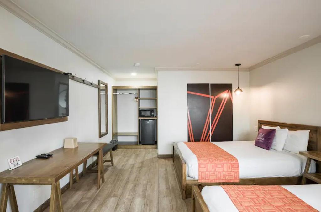 Premium, 2 Double Beds, Pool Corner