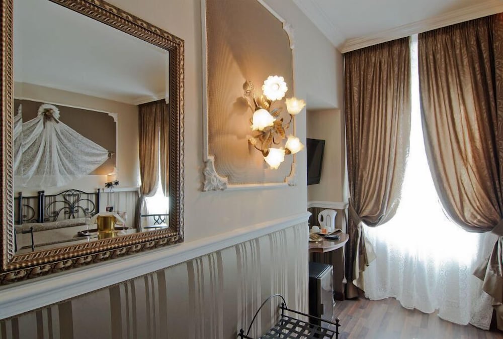 Residenza Antica Roma Hotel 7/25
