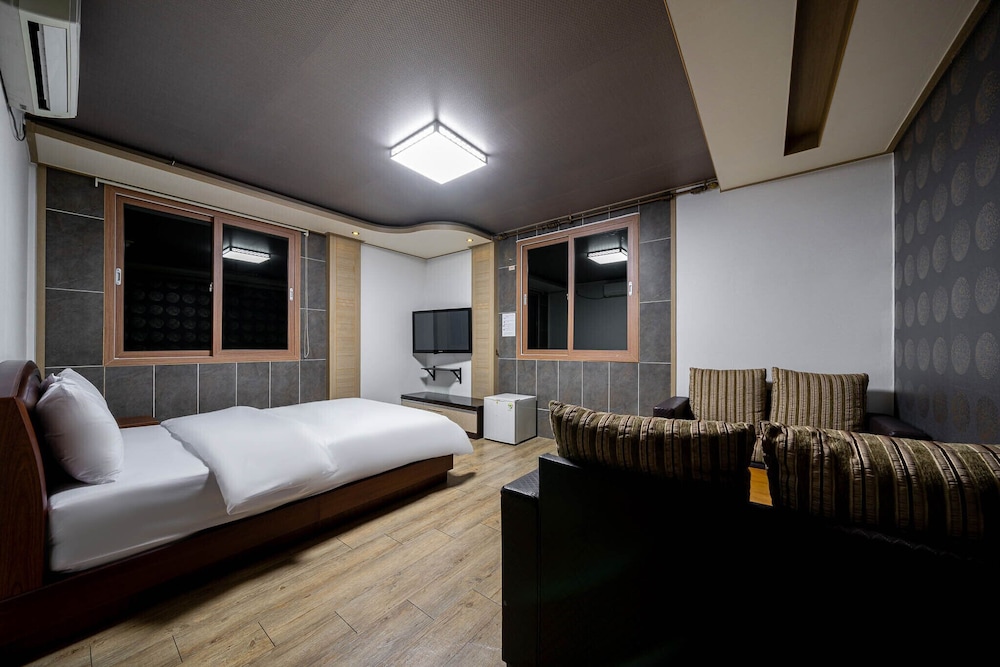 F1 Hotel 10/32