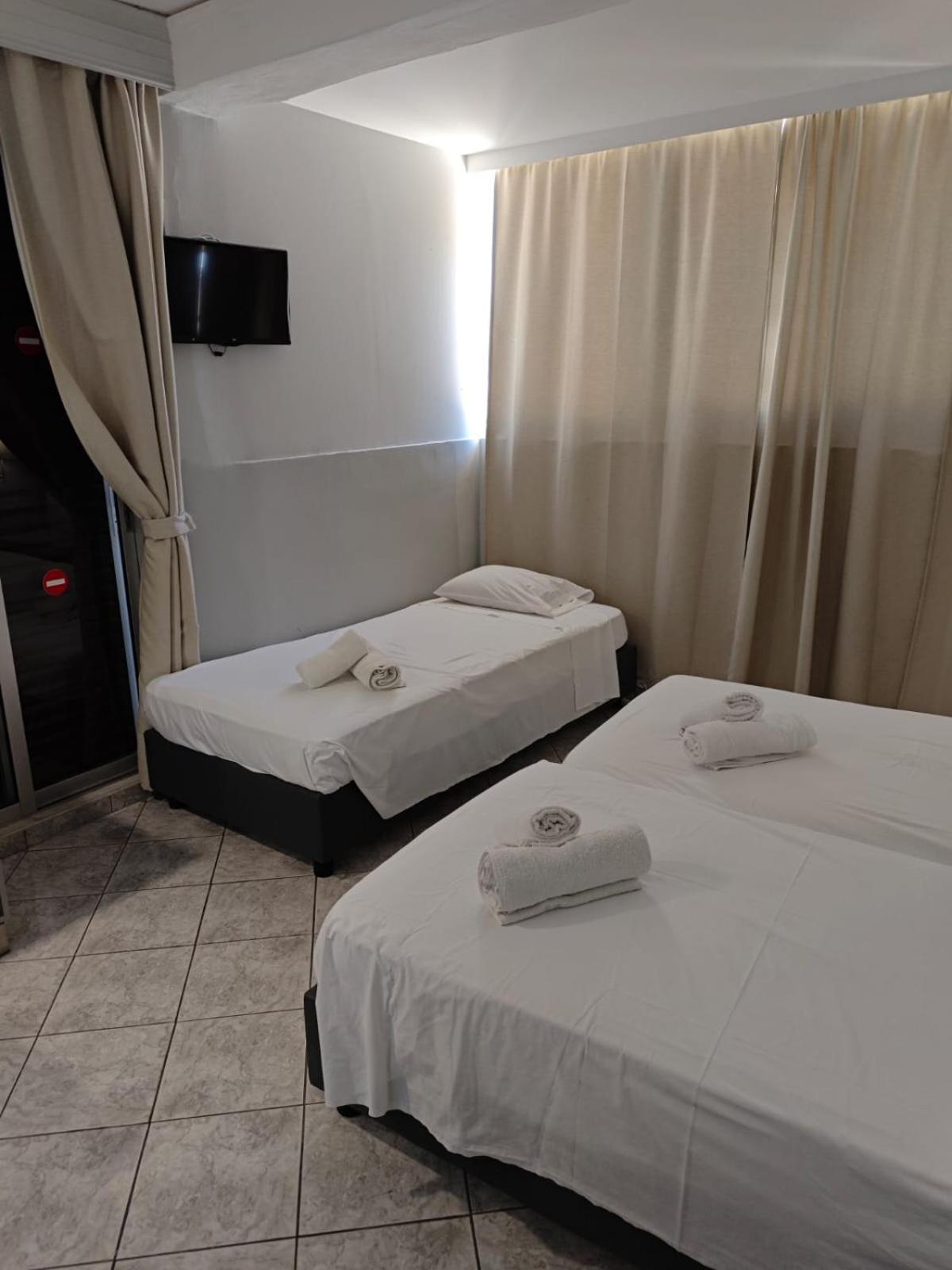 Karis Hotel 11/50