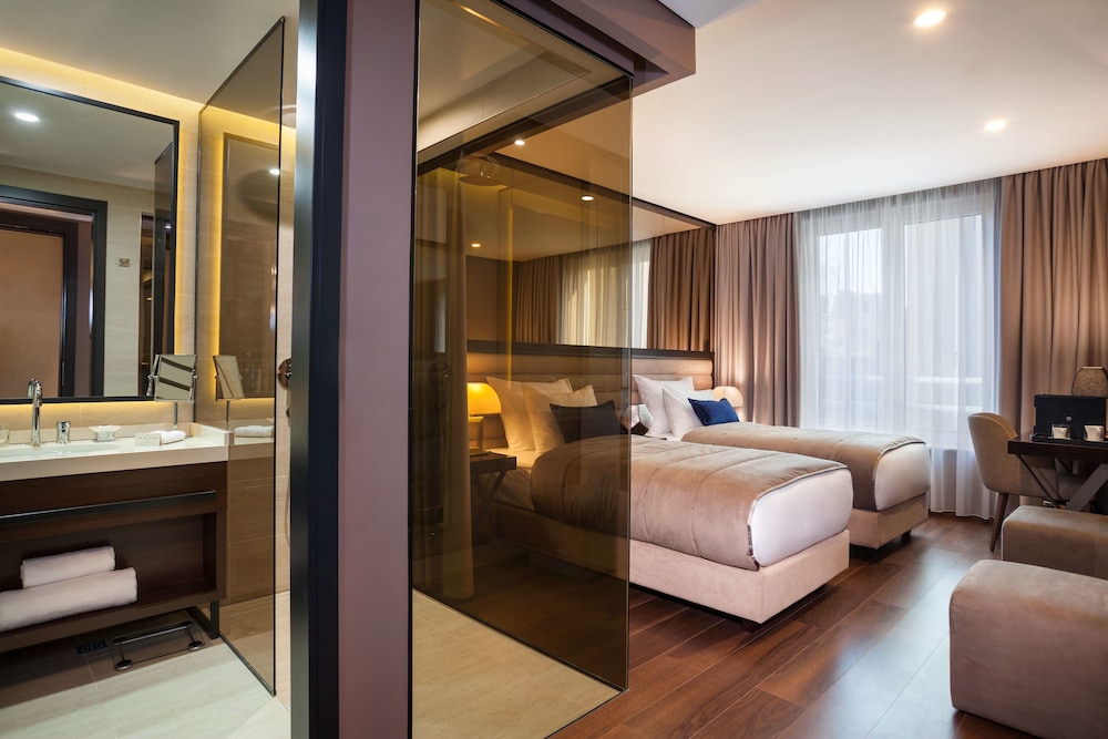 Saint Ten Hotel 17/83