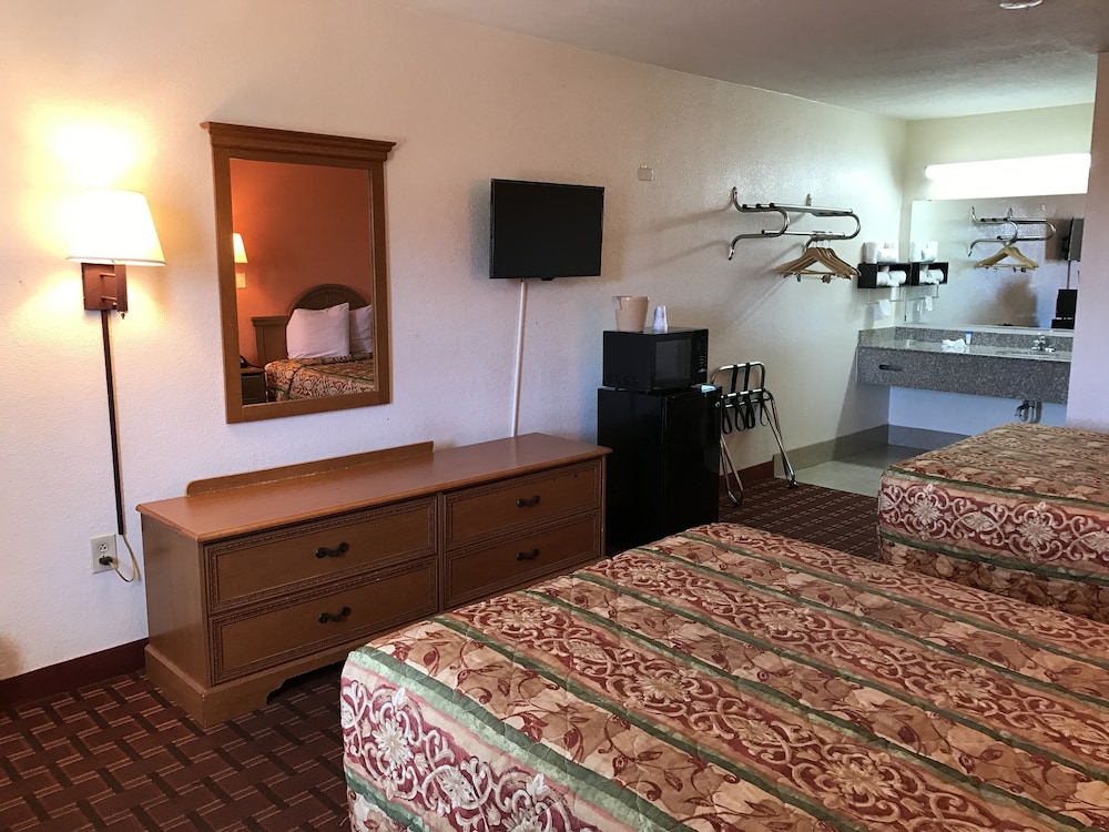 Regency Inn 33/49