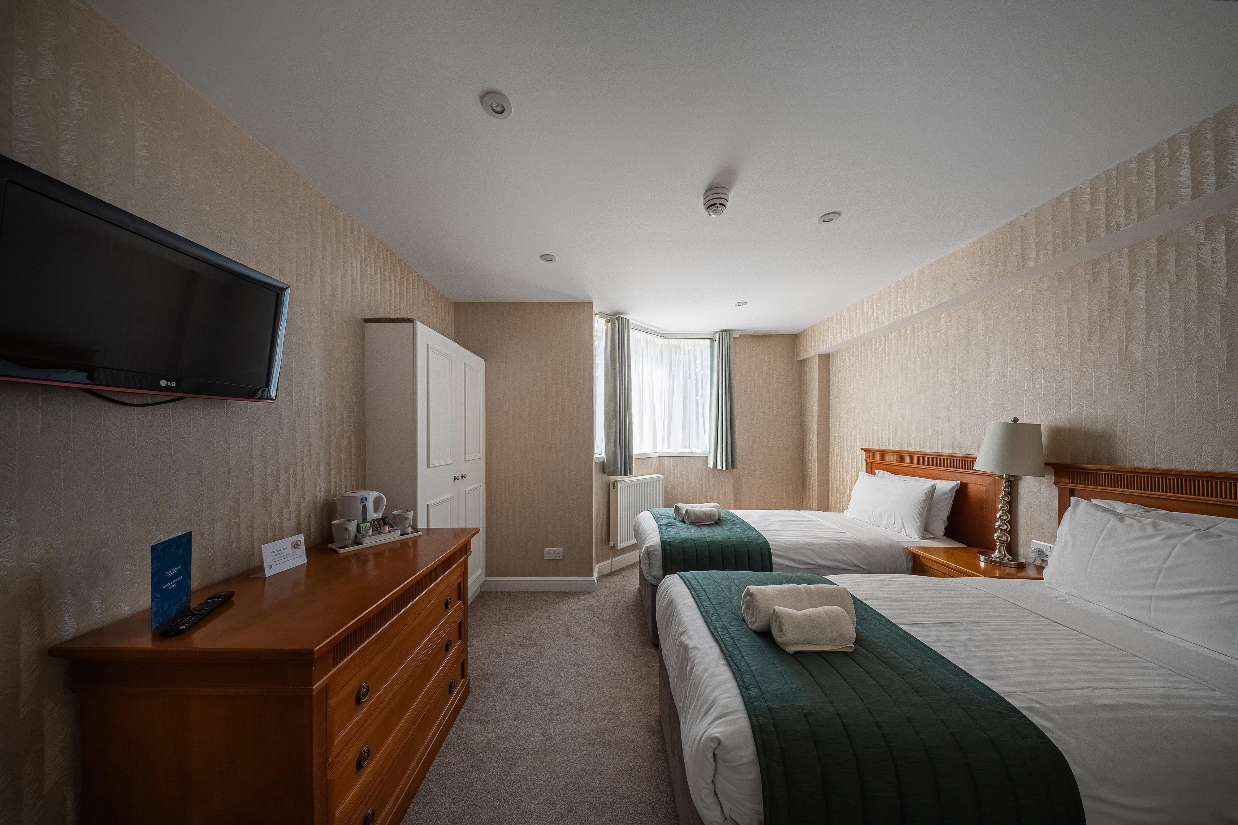 THE CLARENDON HOTEL 16/50