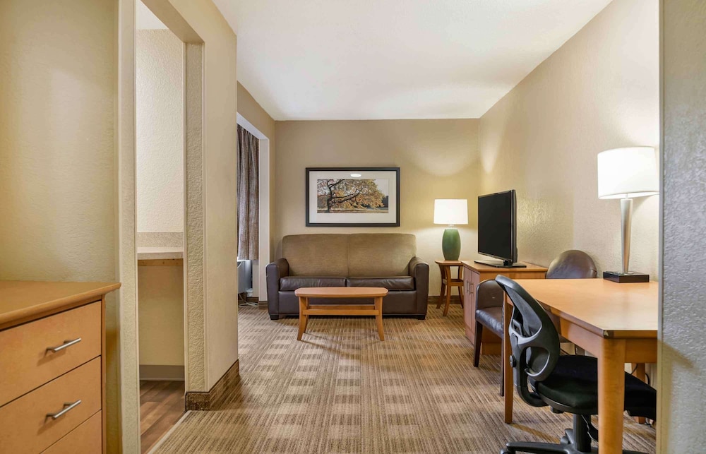 Extended Stay America - Detroit - Warren 34/46