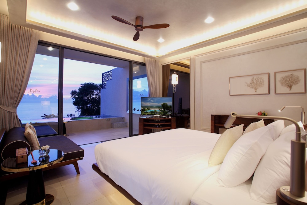 POOL, CLUB, SUITE, BEACH FRONT