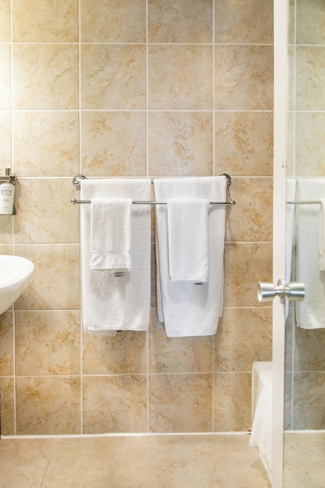 2 Bedrooms, Suite, King Bed, 2 Bathrooms، The Windsor Suites 4/4