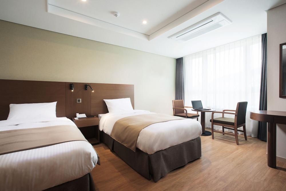 Aqua, Harbor, Executive, Twin Beds