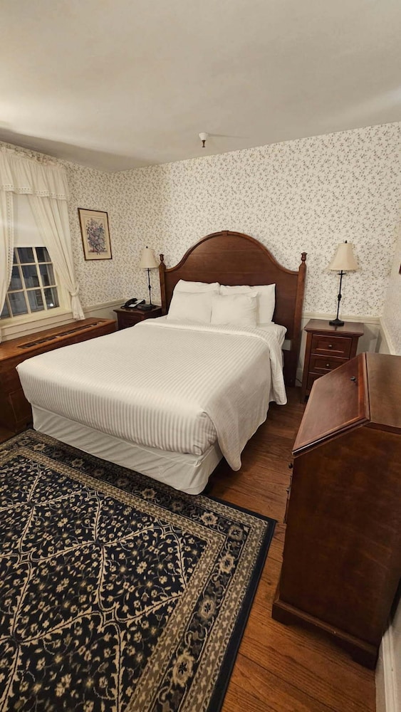Publick House Historic Inn And Country Motor Lodge 21/49
