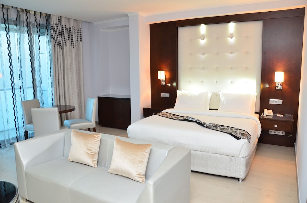 NEW HOTEL NAMPULA 11/50