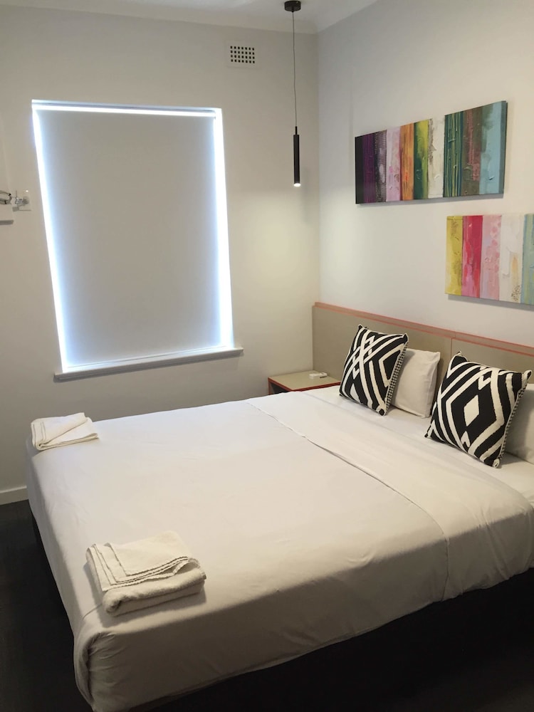 REX HOTEL 31/67