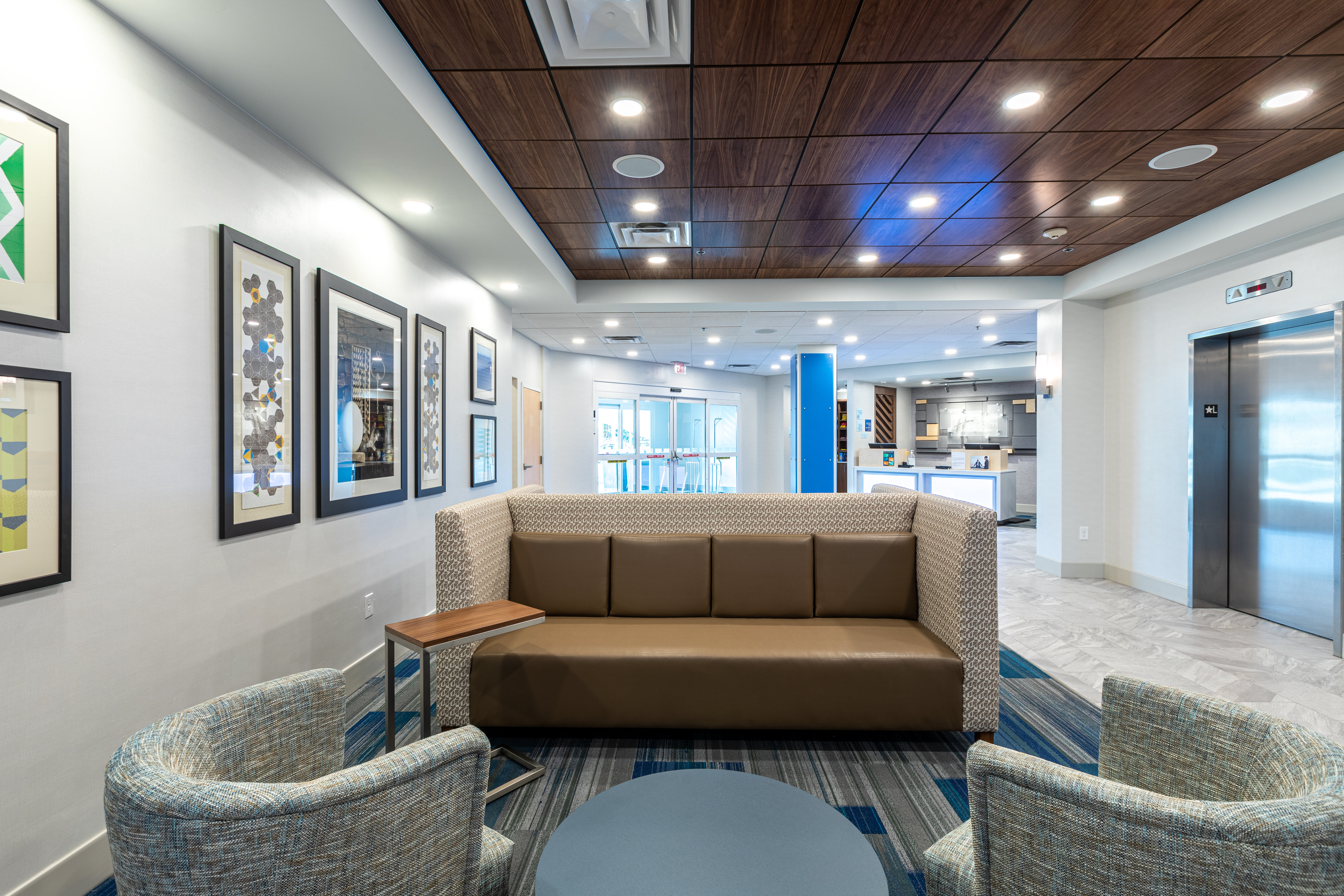 Holiday Inn Express and Suites Asheville Downtown 27/50