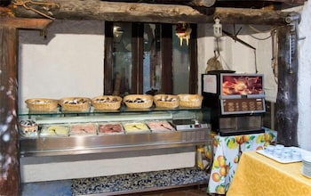 Lobby at Da Peppe, LETOJANNI