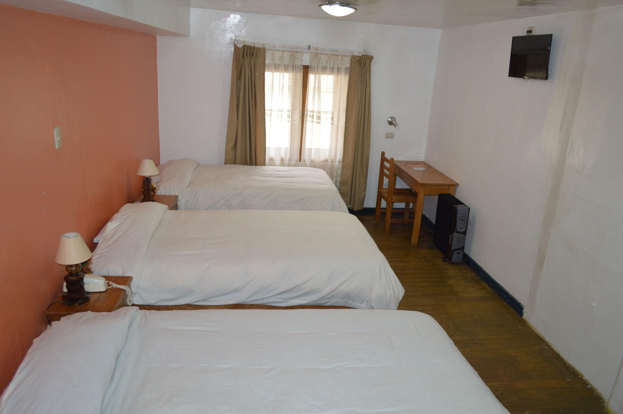 Room, Quadruple