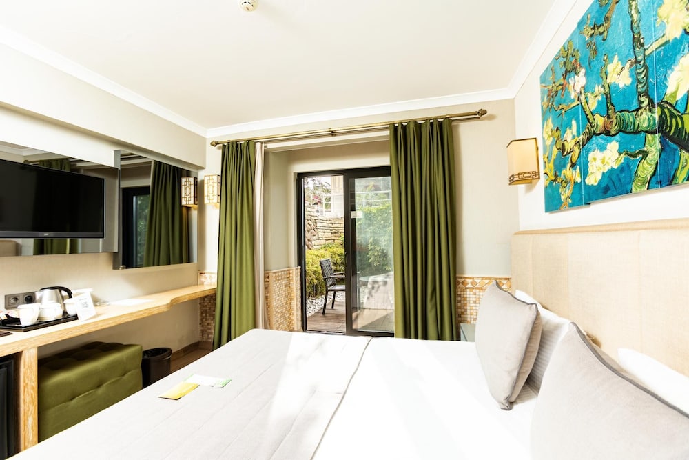 room, balcony, garden area
