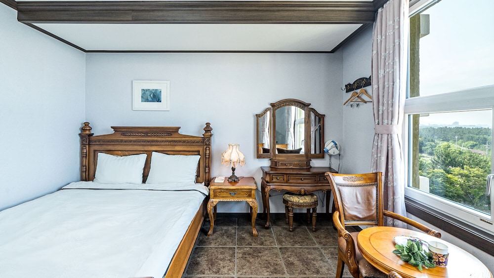 Eastern Castle Pension 20/76