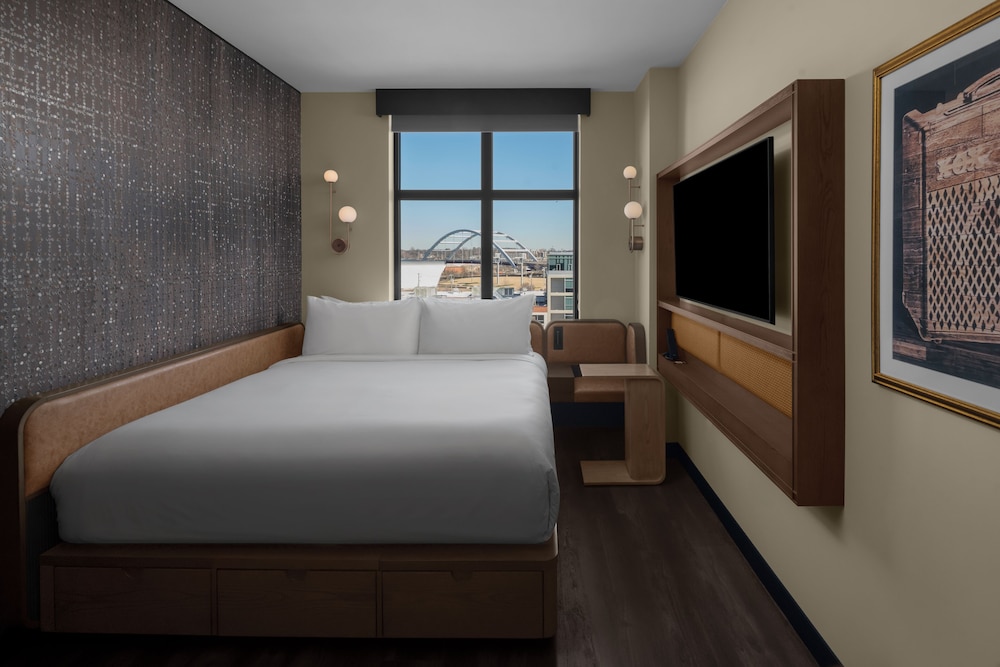 Compact, King Bed, High Floor, Accessible