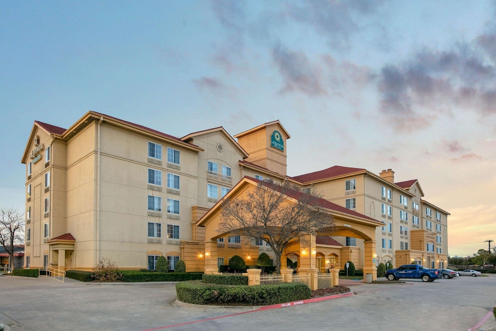 La Quinta Inn & Suites by Wyndham DFW Airport South / Irving 3/52