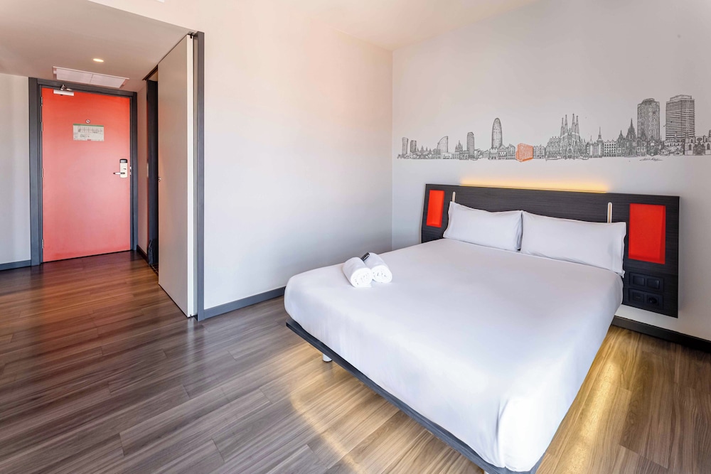 غرفة قياسية بسرير مزدوج لذوي الإعاقة، easyHotel Barcelona Fira 3/10
